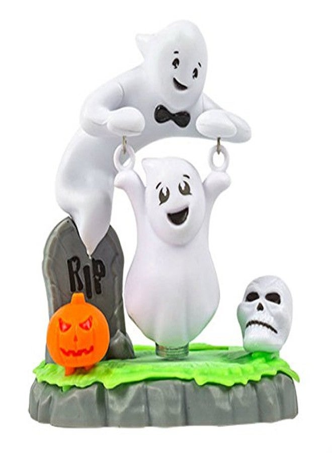 أشباح متأرجحة تعمل بالطاقة الشمسية مع يقطينة وجمجمة